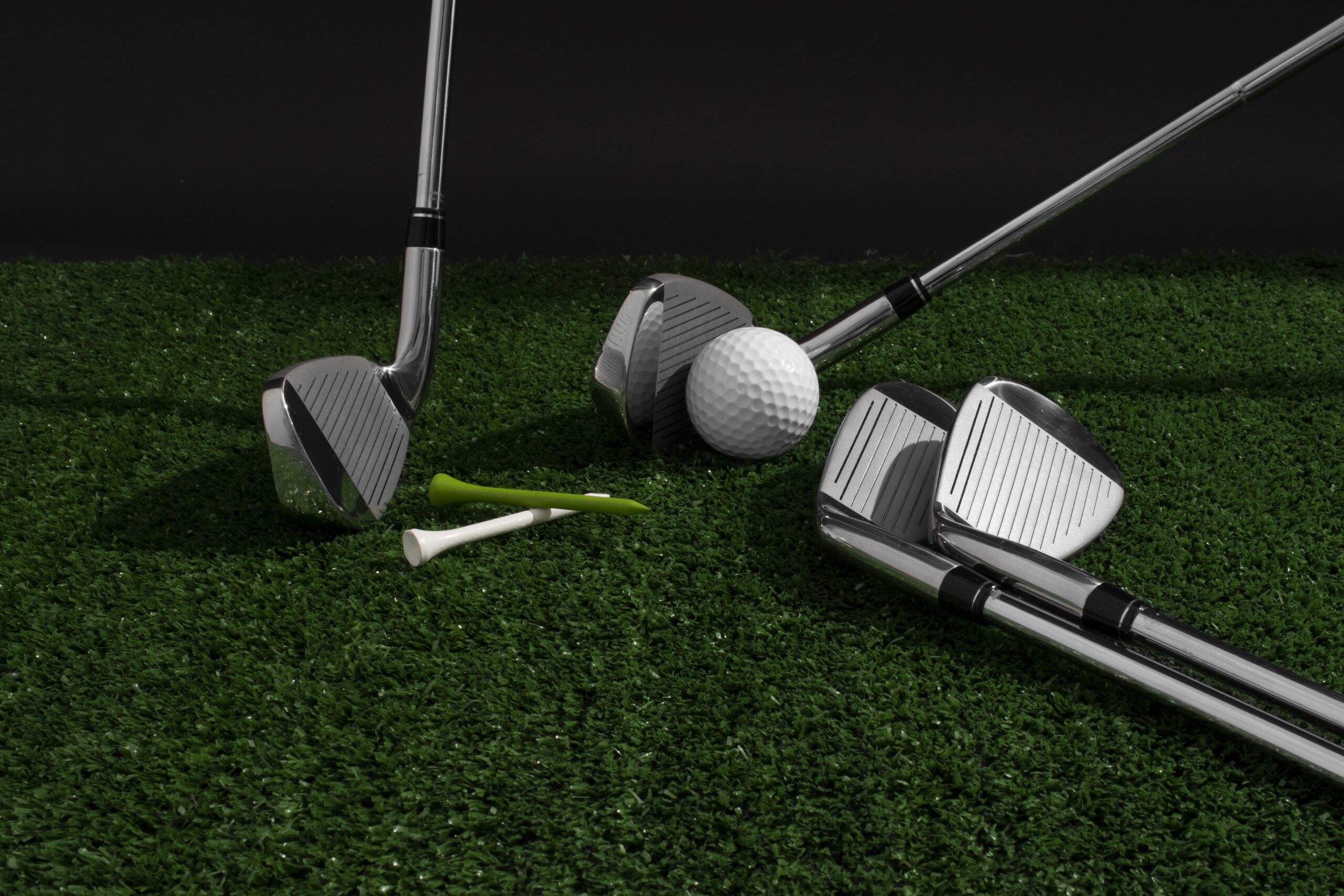 How Indoor Golf Helps Beginners Learn Faster